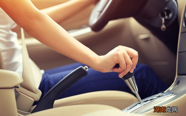 自动档的车怎么开