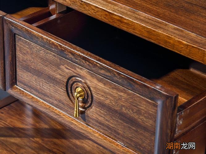 乌金木和黑胡桃木哪个档次高哪个好