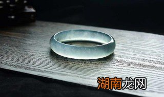 怎么辨别白翡翠手镯的真假,怎么鉴别白色翡翠的真假