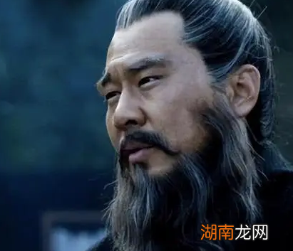 诸葛亮在草船借箭的时候 曹操为什么不放火箭攻击