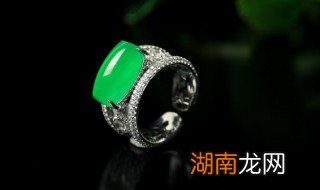 翡翠绿怎么鉴定，绿翡翠怎么看真假