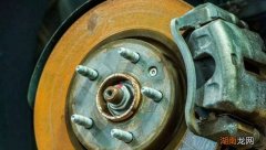 刹车盘生锈怎么解决