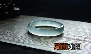 男人戴什么颜色的翡翠 男人戴什么颜色的翡翠戒指好看