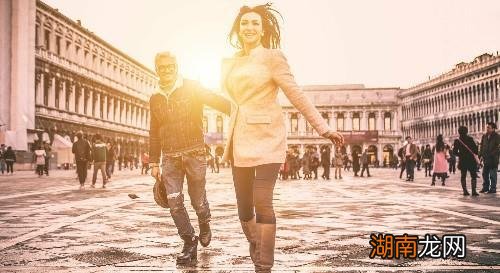 情感语录夫妻同心才叫家情感语录文案素材短文350字怎么写