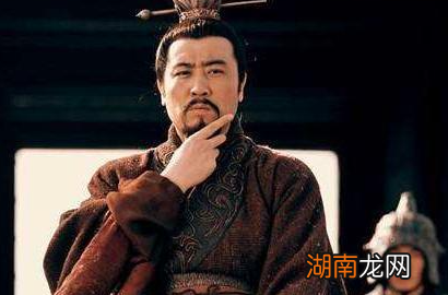 曹操弱死在华容道，天下会是刘备还是孙权的呢?