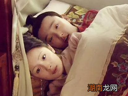 古代夫妻在睡觉的时候 丫鬟为什么得守在一旁