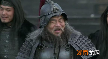 董卓权利滔天的时候为什么不废掉汉献帝,自己当皇帝呢?