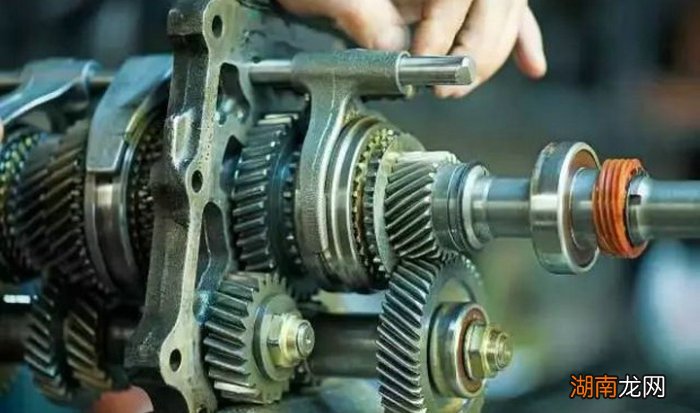 汽车挂档顿挫是什么原因