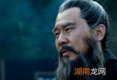 曹操为何能从众多割据势力中脱颖而出呢？