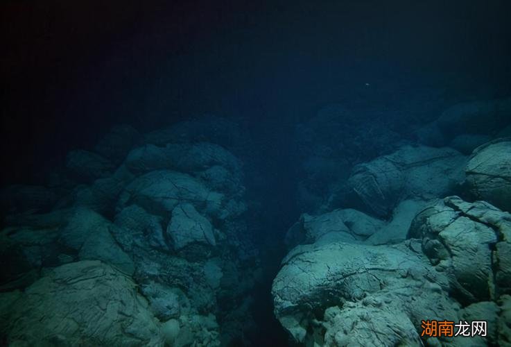 地球上最深的地方是什么海沟，叫什么名字？