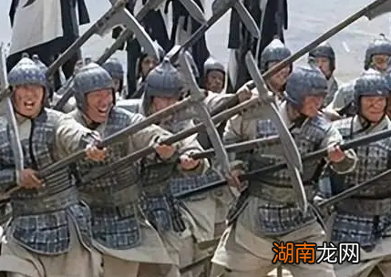 古代打仗士兵为什么战死都不躺下装死 其实道理很简单