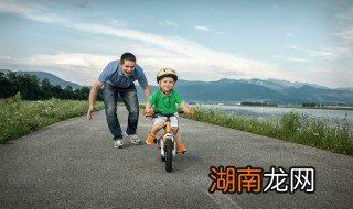 孩子一发脾气就摔东西 孩子一生气就摔东西怎么办
