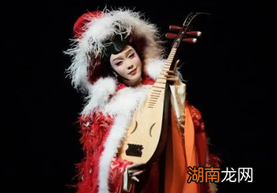 宫里的画师为什么要将王昭君故意画丑呢？