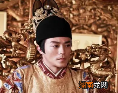 明朝时期的文官的权利为何会如此大？能和和皇权分庭抗礼？