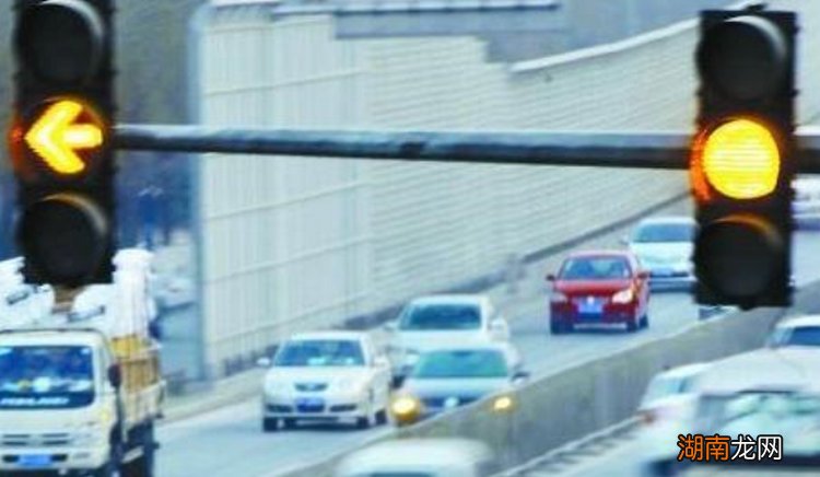 黄灯刚亮闯过去扣分吗 闯黄灯扣多少分