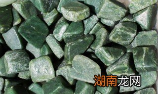 翡翠原石是怎么样形成,翡翠原石了解