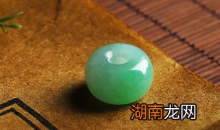 满绿翡翠怎么辨别真假,满绿手镯真假辨别