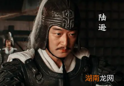 夷陵之战中,陆逊是如何以少胜多的呢?