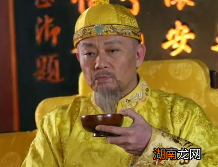 嘉庆皇帝也不是一个昏君 清朝为何在他手里走向衰败