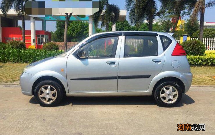 哈飞路宝发动机号在什么位置