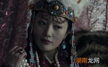 白登之围中冒顿已经将刘邦围困，为何最终将他放了？