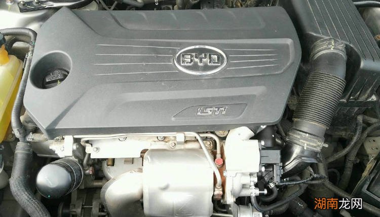 比亚迪G6发动机号在哪个位置