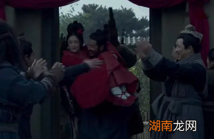 吕雉年轻美貌,为什么嫁给比她年长很多的刘邦?