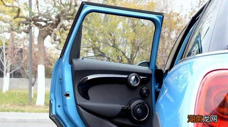 车门没关紧会耗电吗