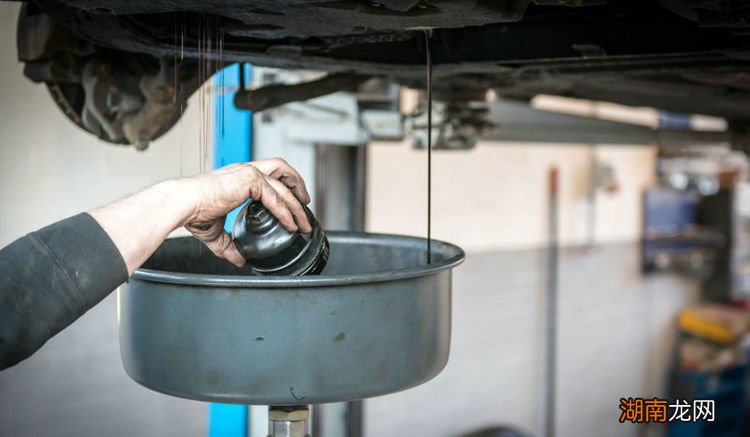 宝马x3加多少升机油