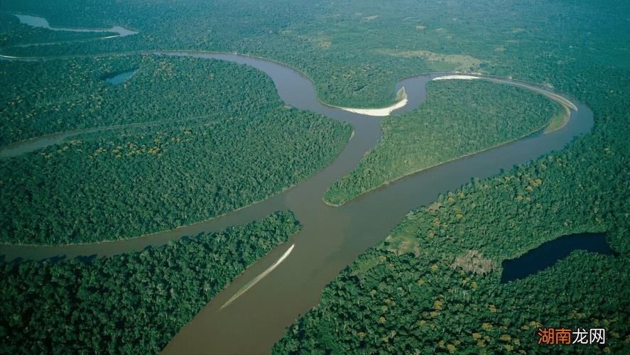 世界最大的平原叫什么名字？是亚马孙还是亚马逊？