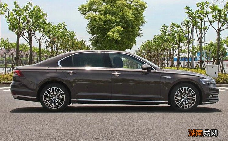 大众下面有字母是什么车