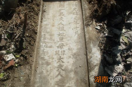 单懋谦：清朝时期官员，为人温和，处世持重，为官清廉