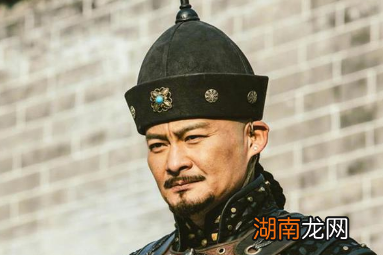 清朝八旗中,为什么正白旗能和两黄旗平起平坐?