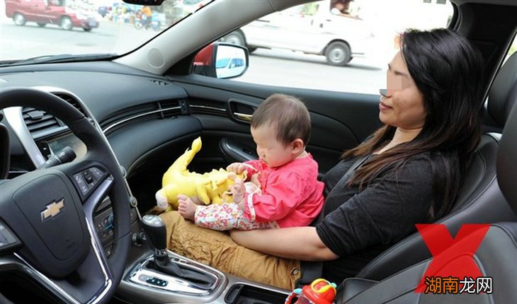可以抱小孩坐副驾驶吗