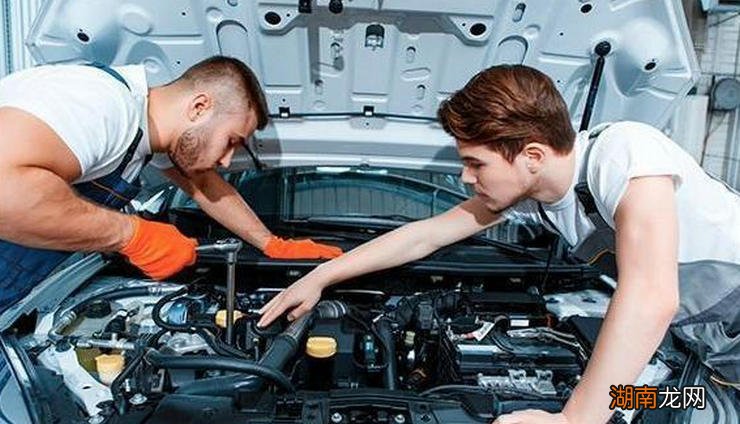 双保可以在任何4s店做保养么