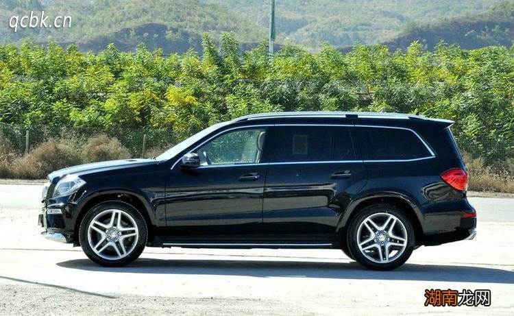 奔驰GL500电瓶在哪里