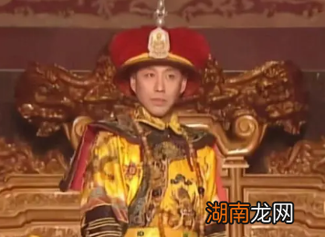 康熙作为清朝皇帝，为何在朱元璋陵墓前行三跪九叩之礼？