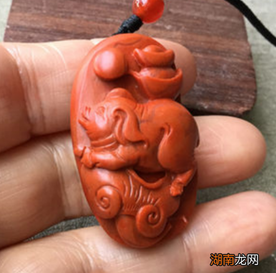 戴南红的好处有哪些 什么属相戴南红好