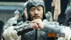 曹操对司马懿一直有戒心，曾经留下4人防止司马懿谋反