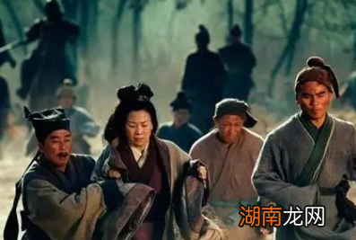 刘备为什么携民渡江？百姓又为什么跟着刘备一起跑呢？