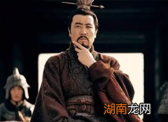 刘备为什么携民渡江？百姓又为什么跟着刘备一起跑呢？