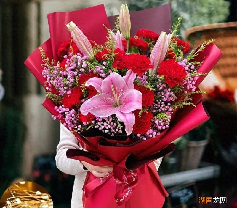 给老人送花应该送什么花好