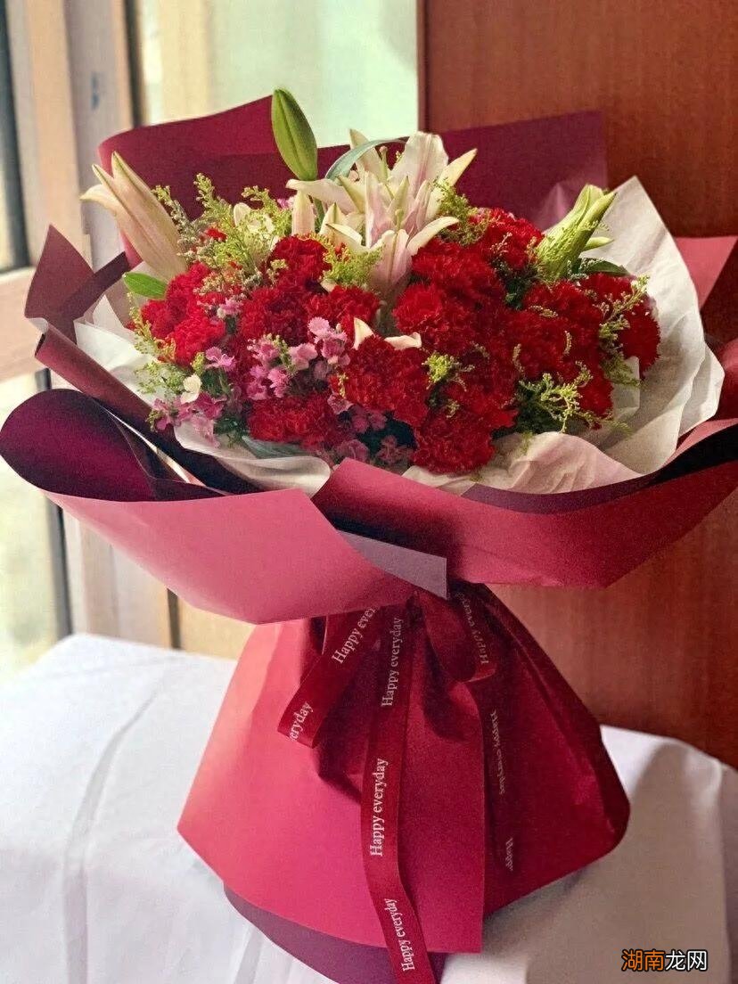 给老人送花应该送什么花好