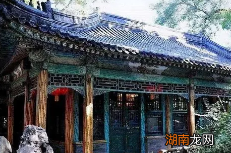 和珅府邸到底有多奢侈 看看前面的那根柱子就知道了