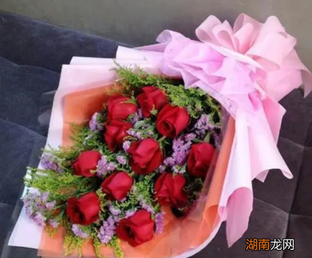 第一次送女朋友花送什么花合适?卡片写什么好?