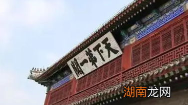 蹇义为什么在建文朝装无知，到了永乐朝就变积极了？