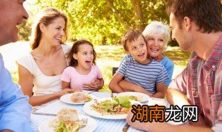 怎么开导带孩子的老人 怎么教老人带孩子