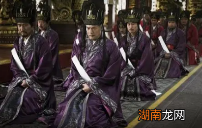 坚持在黄河北岸修造三座城池，张仁愿为什么这么做？