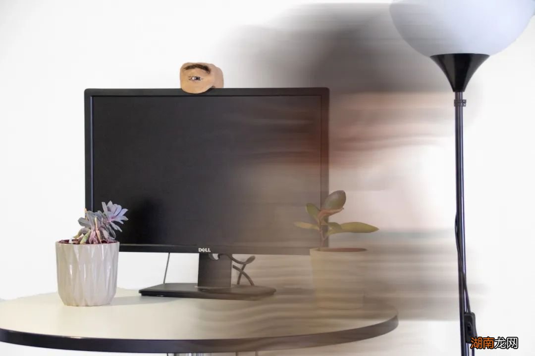 家里安装了监控摄像头的人小心！有人可能在网上直播你家