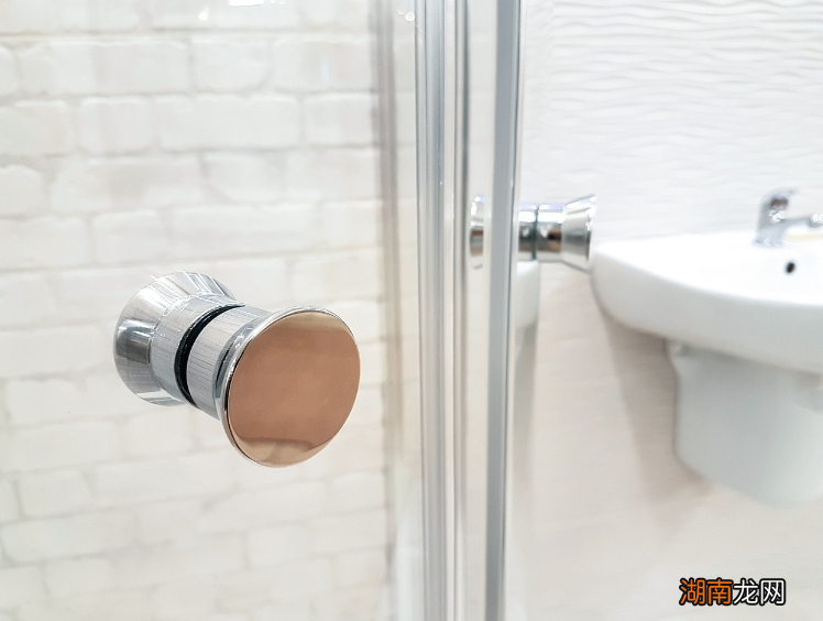 细菌超标600倍!公厕里的4样东西,劝你最好别碰